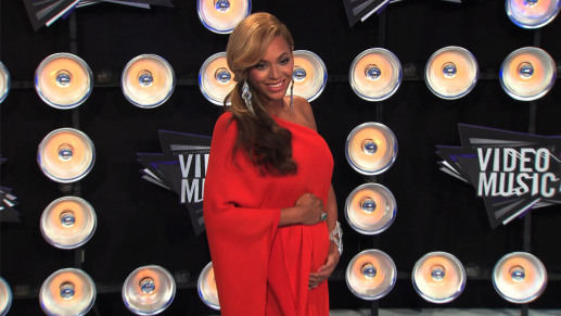 Play video 2011 VMA RECAP: Buzzworthy Moments