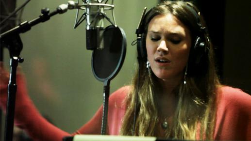 Play video Music Buzz: Exclusive Interview With Joss Stone