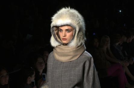 Play video Pamella Roland Fall 2012