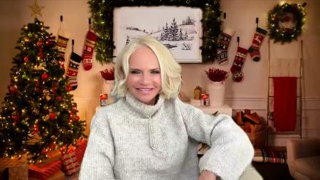 Kristin Chenoweth Dishes on Holiday Plans, Beauty Tips, Favorite Roles, 20 Years of Wicked, and What’s Next for Her