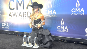 Lainey Wilson Breaks Female Wins Record at 2023 CMAs
