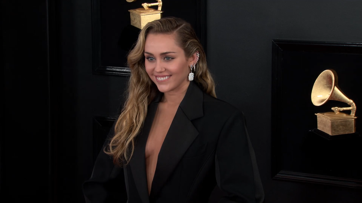 Jamie Lee Curtis Turns 67, Mark Ruffalo 58, Scarlett Johansson is 41, Miley Cyrus 33, Hailey Bieber Celebrates 29